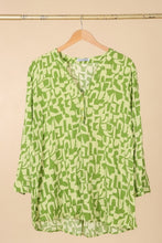 Load image into Gallery viewer, Noreen abstract pattern blouse tops
