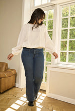 Cargar imagen en el visor de la galería, Only Carmakoma high waist flared fit jeans