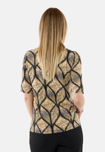 Lade das Bild in den Galerie-Viewer, Brandtex Graphic pattern print tops