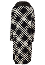 Cargar imagen en el visor de la galería, Ora Geometrical knit with pleated collar
