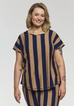 Charger l'image dans la galerie, Gozzip Gitte Top with strips