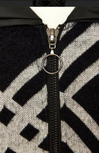 Cargar imagen en el visor de la galería, Ora Geometrical knit with pleated collar