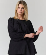 Lade das Bild in den Galerie-Viewer, Studio Margaret top