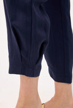 Lade das Bild in den Galerie-Viewer, 7/8 semi elastic waistband Trousers
