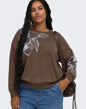 Load image into Gallery viewer, Only Carmakoma Carodessa floral sweatshirt