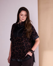 Lade das Bild in den Galerie-Viewer, Ora scratched spot angled front top with contrast panel and sleeve top