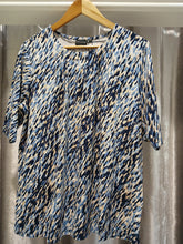Lade das Bild in den Galerie-Viewer, Brandtex multicolour abstract print top