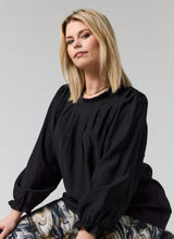 Lade das Bild in den Galerie-Viewer, Studio Margaret top