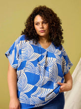 Load image into Gallery viewer, Zhenzi Keira 1452 graphic print tops