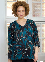 Load image into Gallery viewer, Zhenzi Ainsley fine knit pattern print jumpers