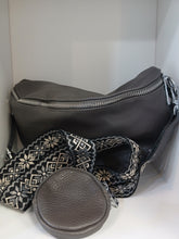 Lade das Bild in den Galerie-Viewer, The Brid Crossover bags with coin purse