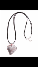 Load image into Gallery viewer, Necklace textured love heart
