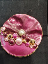 Load image into Gallery viewer, Modern pearl magnetic brooches
