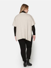 Load image into Gallery viewer, Ciso Fine knit ponchos
