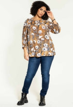 Load image into Gallery viewer, Studio Yvonne  floral print top
