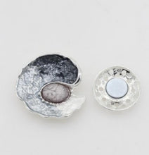Load image into Gallery viewer, Seashell inspired metallic Brooches
