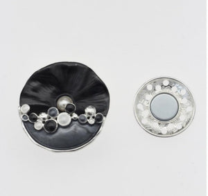 Modern pearl magnetic brooches