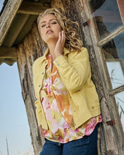 Load image into Gallery viewer, Zoey short bucle yellow jacket
