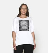 Load image into Gallery viewer, Ciso white T-shirt with motif

