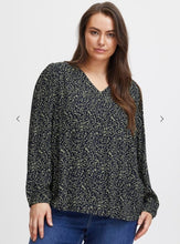 Load image into Gallery viewer, Simple Wish Navy print top
