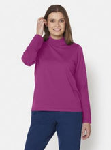 Load image into Gallery viewer, Signature fine Knit crew neck jumpers
