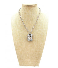 Load image into Gallery viewer, Chain and pendant  short necklace

