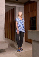 Load image into Gallery viewer, Ora wave blurred print top
