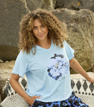 Load image into Gallery viewer, Zhenzi floral motif t-shirts
