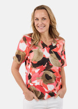 Lade das Bild in den Galerie-Viewer, Brandtex Coral graphic print top
