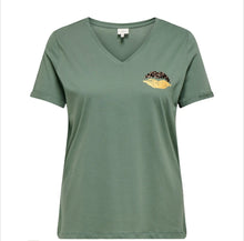 Lade das Bild in den Galerie-Viewer, Only Carmakoma Khaki green T-shirt
