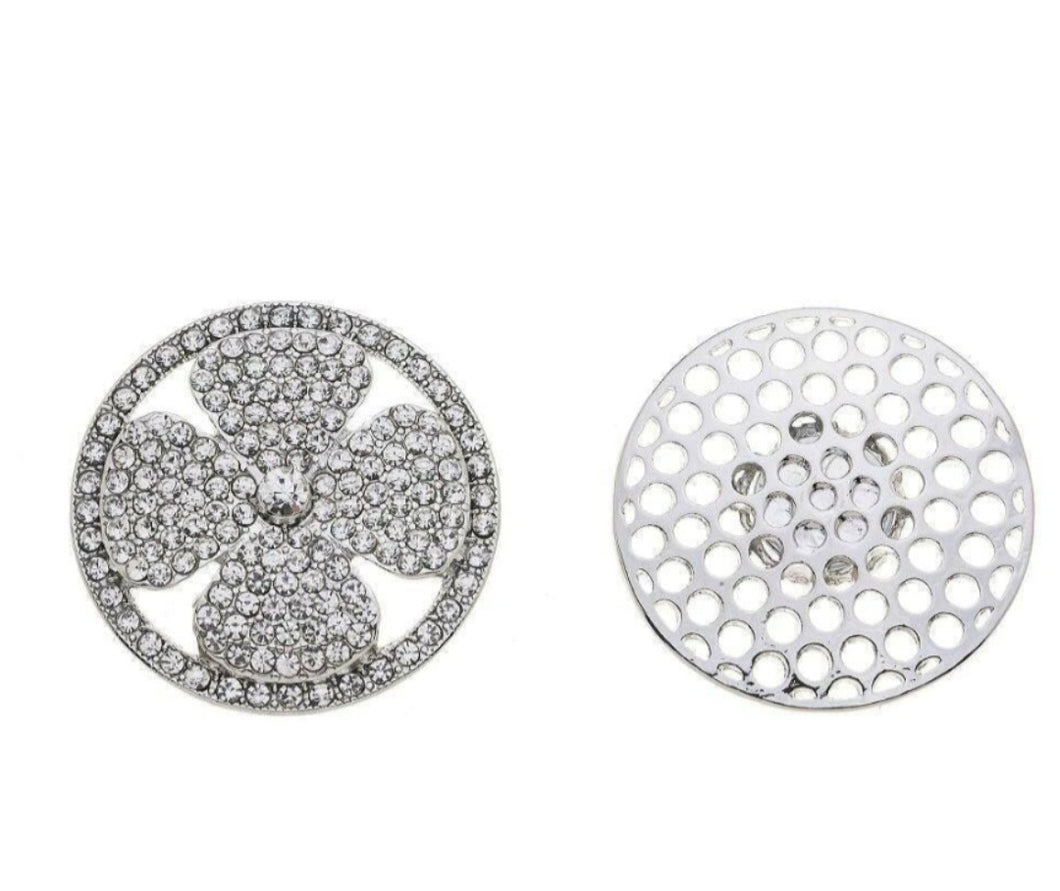 The four leaf clover magnetic brooches