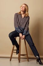 Load image into Gallery viewer, Brandtex brown graphic pattern print top
