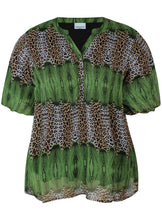 Load image into Gallery viewer, Zhenzi abstract Animal print top
