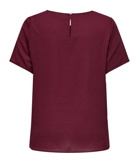 Only Carmakoma Carvica tops
