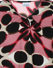 Load image into Gallery viewer, Zhenzi Octa graphic print top
