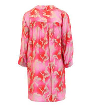 Lade das Bild in den Galerie-Viewer, Signature floral print 3/4 length shirt
