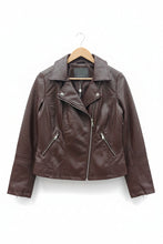 Cargar imagen en el visor de la galería, Only Carmakoma Caremmy brown biker jacket
