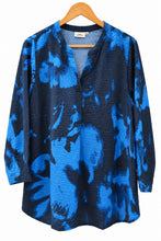 Lade das Bild in den Galerie-Viewer, Only Carmakoma Carcamillie V neck print tops
