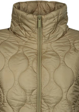 Lade das Bild in den Galerie-Viewer, Zhenzi Tinley lightweight Quilted coat
