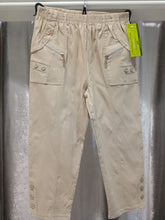 Load image into Gallery viewer, Cotton mix 3/4 cropped trousers
