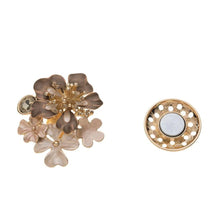 Load image into Gallery viewer, Floral petals magnetic Brooches
