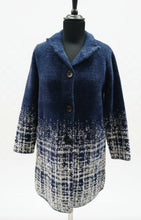 Lade das Bild in den Galerie-Viewer, MXO faux Fur with constant colours Coats
