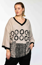 Lade das Bild in den Galerie-Viewer, Gozzip black label Maya abstract circle pattern print top
