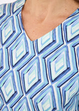 Lade das Bild in den Galerie-Viewer, Brandtex blue graphic pattern print top
