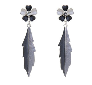 The Zoe feather earrings