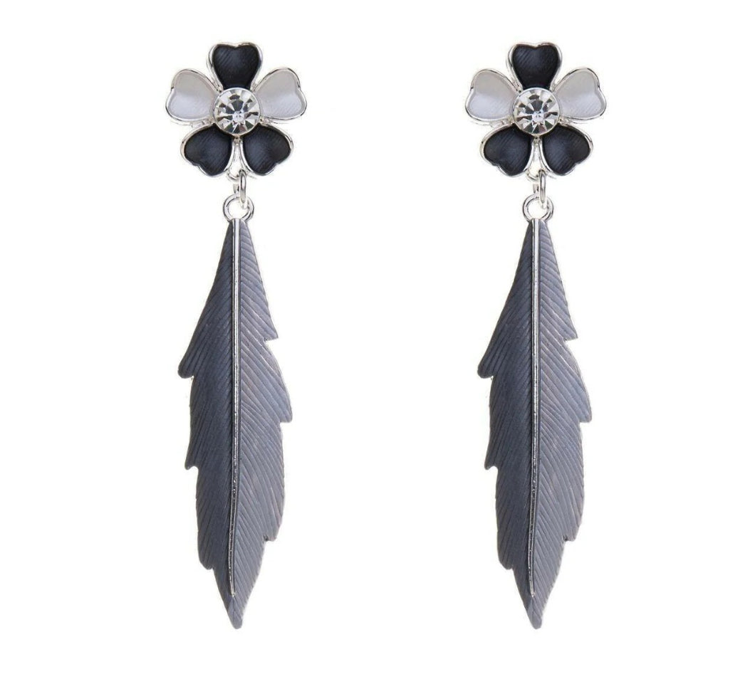 The Zoe feather earrings
