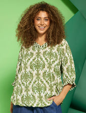 Load image into Gallery viewer, Vintage inspired pattern print top
