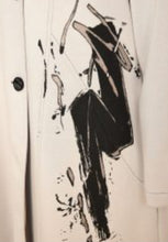Lade das Bild in den Galerie-Viewer, Ora V neckline light grey abstract print Coat
