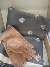 Load image into Gallery viewer, Scarf and gloves special offer sets
