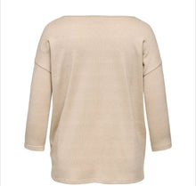 Cargar imagen en el visor de la galería, Only Carmakoma cream fine knit jumpers
